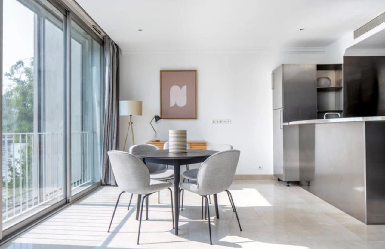 Bright 1Bedroom Apartment Centrally Located With Most Beautiful Views From Seine At 10 Minutes Walking From Beaugrenelle Shopping Mall And Eiffel Tower Paris Exterior foto